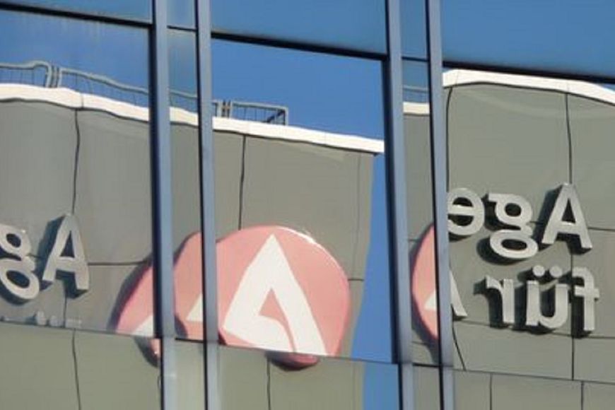 Gebäude mit Logo der Bundesagentur für Arbeit
