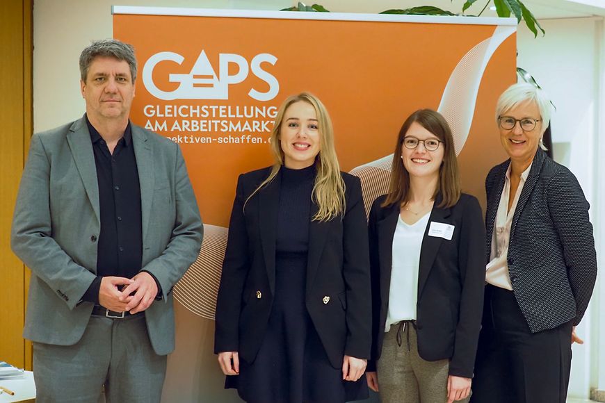 Personen for GAPS Fotowand: (von links) Thomas Fischer, Annika Felske, Julia Rüthel, Christine Küster
