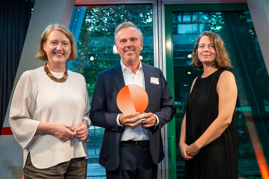 v.l.n.r.: Bundesministerin Lisa Paus, Claus Butterwegge von Barilla, Jurymitglied Lisa Jaspers